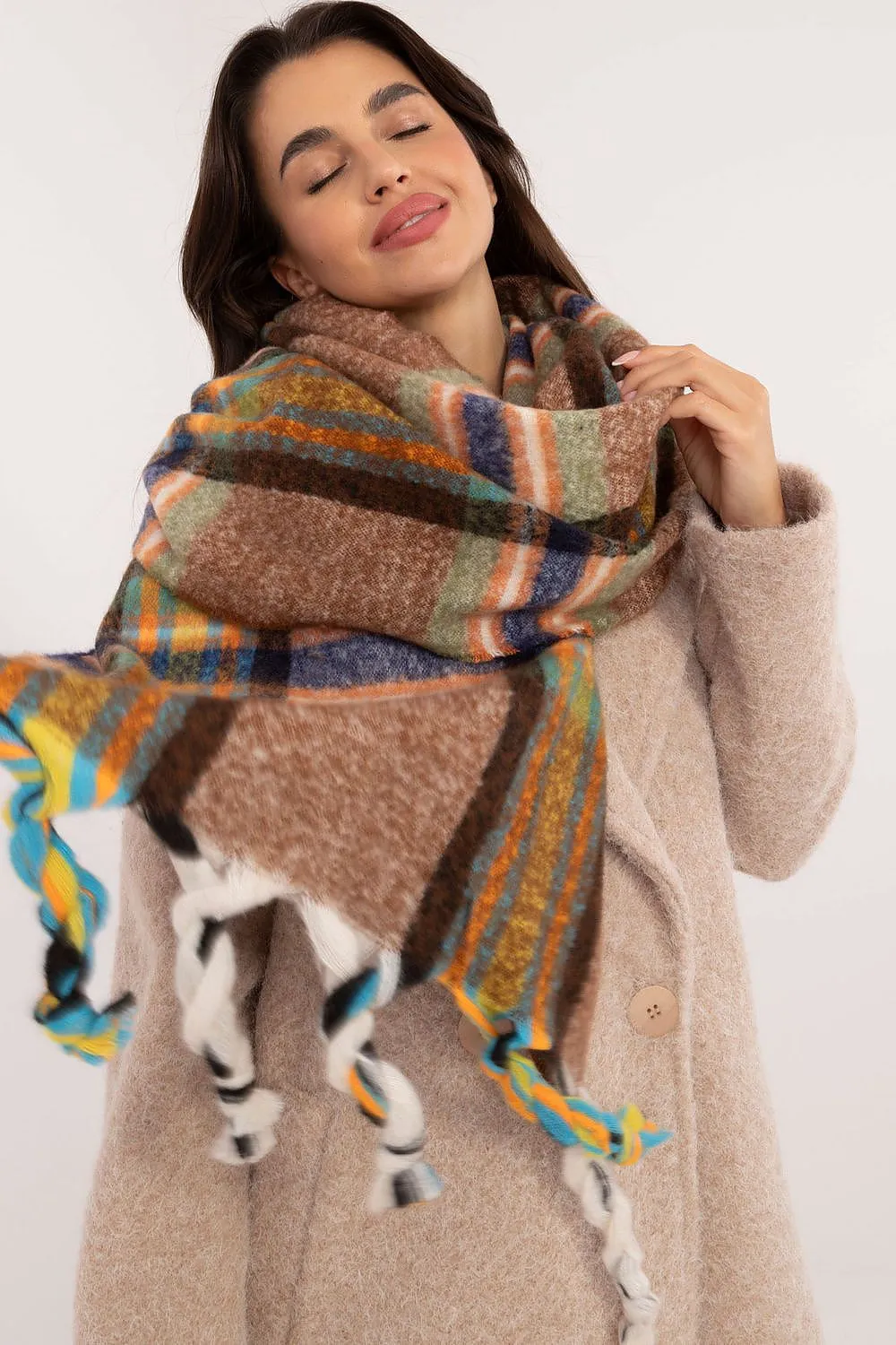 Shawl model 202584 AT
