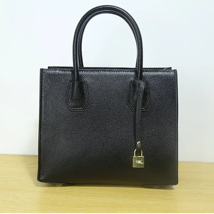 Simple and elegant fashion handbag