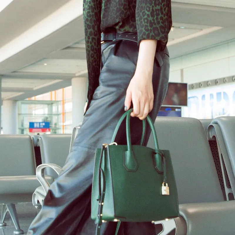 Simple and elegant fashion handbag